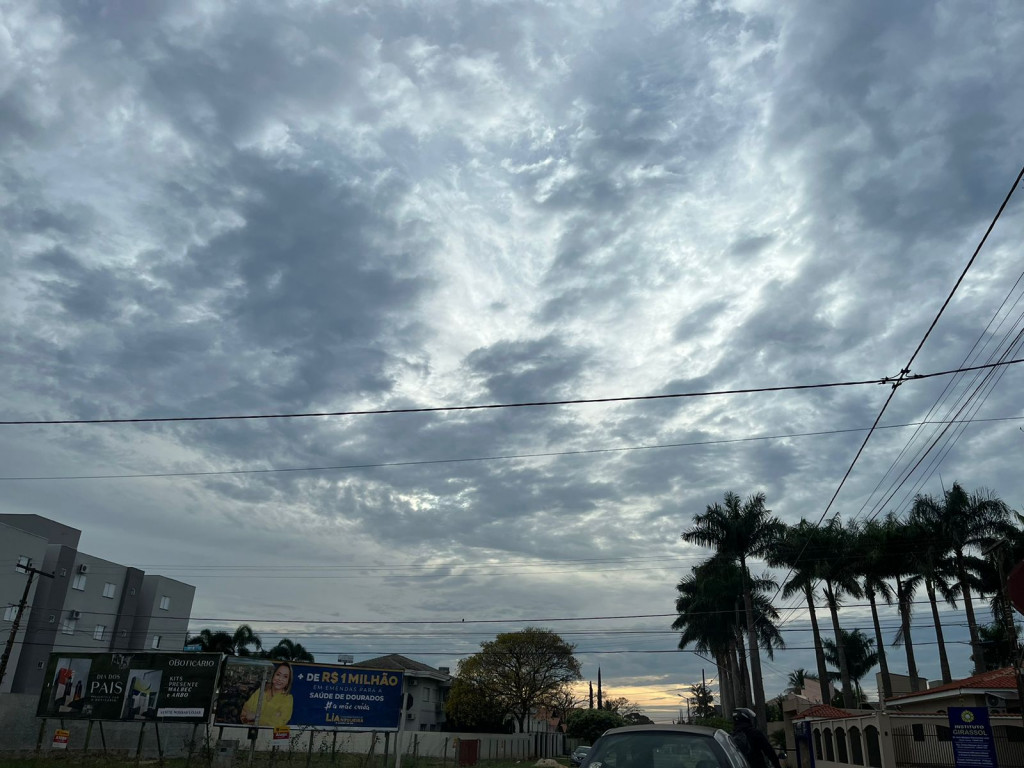 Terça-feira terá muitas nuvens e possibilidade de chuvas isoladas