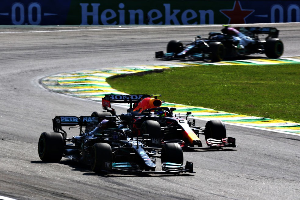 Hamilton surpreendeu Perez com velocidade nas retas em Interlagos: "De outro planeta"