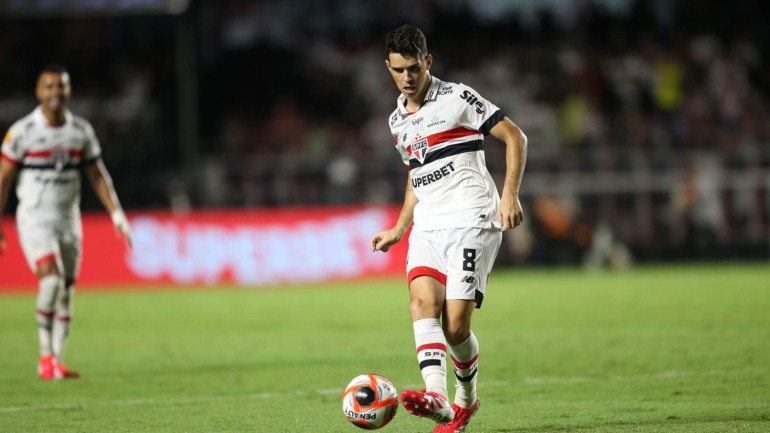 Oscar e Lucas brilham, São Paulo vence Corinthians e mantém freguesia recente