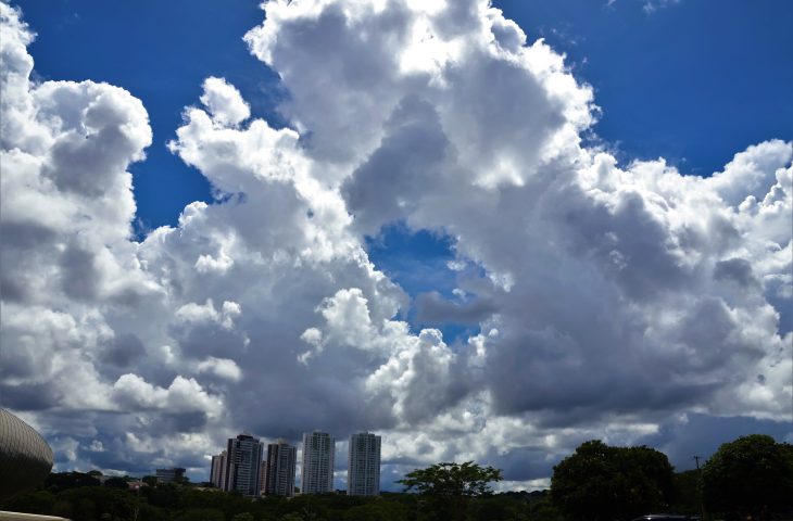 Sol, nebulosidade e possibilidade de chuva são destaque nos dias de Carnaval