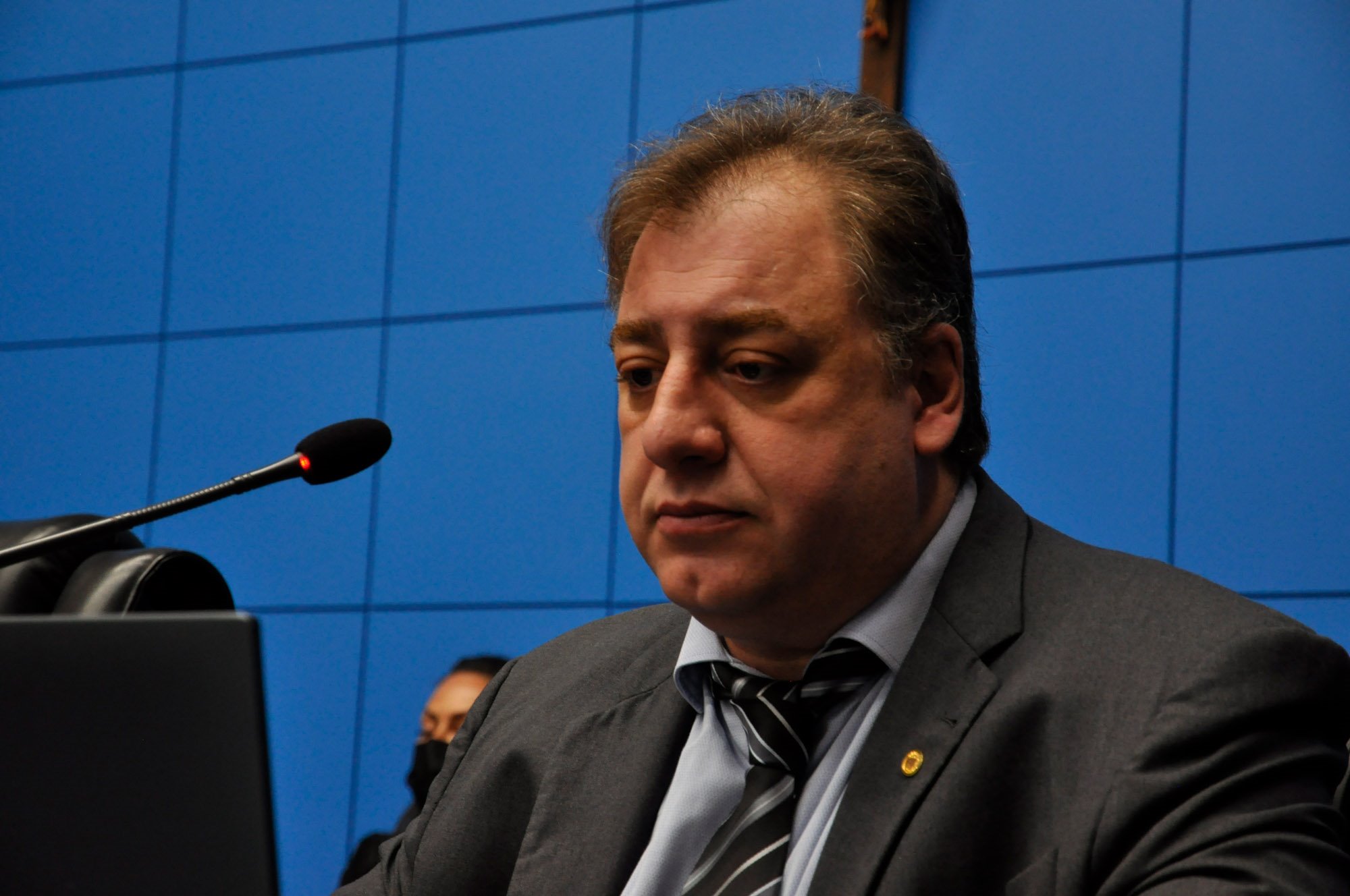 Neno Razuk solicita instalação de academia ao ar livre para Loteamento Querência em Amambai