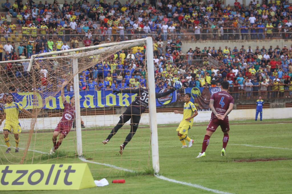 DAC perde de 2 a 0 para o Caxias-RS no Douradão e está eliminado da Copa do Brasil