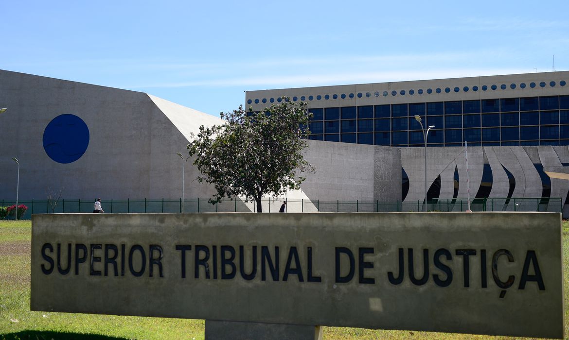 STJ: pessoa com HIV tem direito à isenção do IRPF sobre aposentadoria