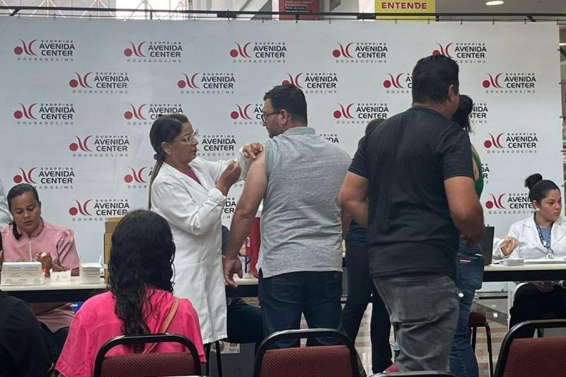 Domingo é último dia para primeira dose da vacina contra dengue