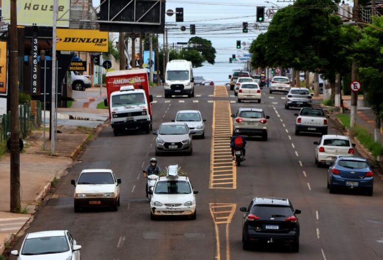 Veículos com placa final 3 têm até o fim de maio para licenciamento