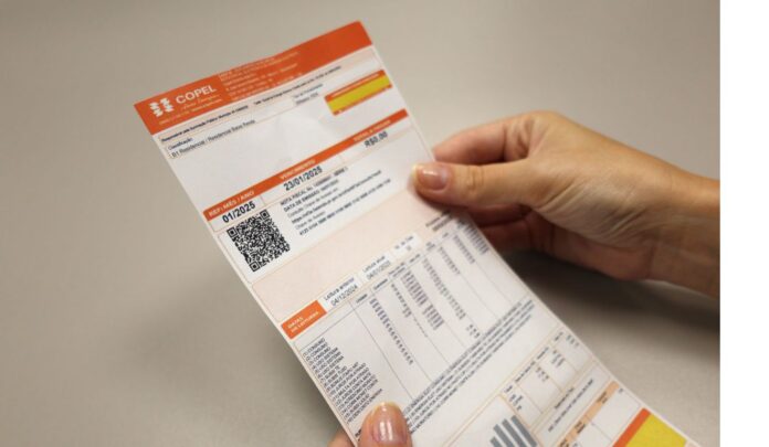 Conta de luz volta a ficar mais barata no Brasil após sete meses; veja novo valor