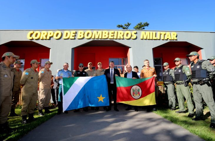 Governo reconhece bombeiros e policiais com apoio ao Rio Grande do Sul