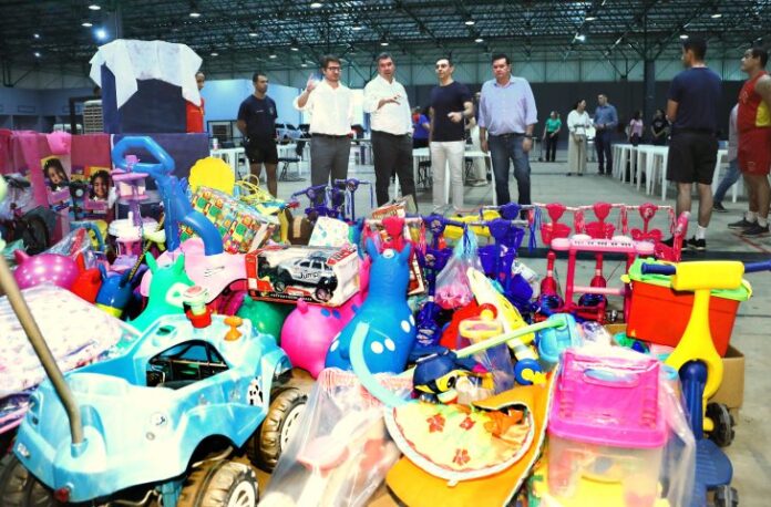 Servidores de MS formam corrente do bem para triagem de brinquedos da ‘Caixa Encantada’