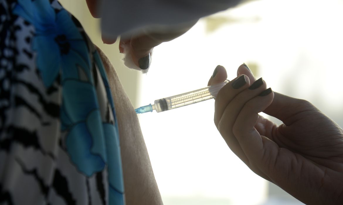 Pessoas acima de 40 anos podem tomar 4ª dose a partir de amanhã no DF