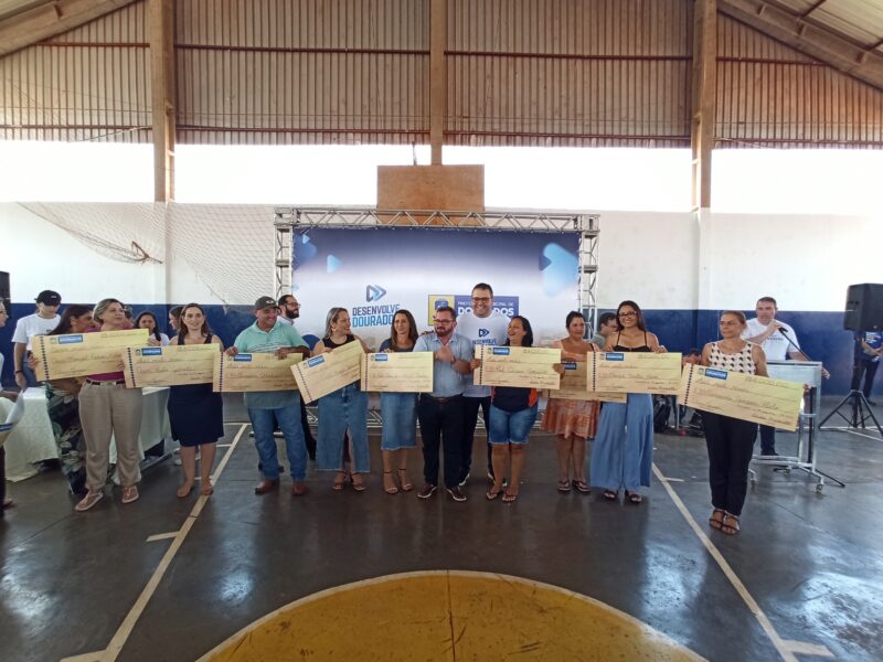 Prefeitura de Dourados entrega R$ 1 milhão em emendas para a educação no Desenvolve Dourados em Ação