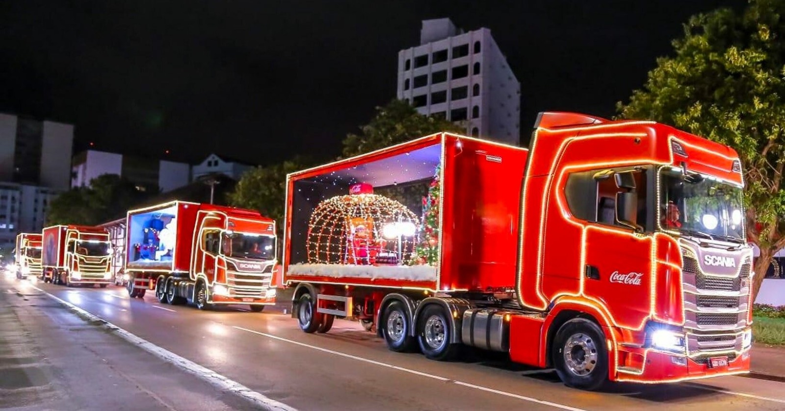 Caravana de Natal da Coca-Cola passa pelo Dourados Brilha nesta sexta