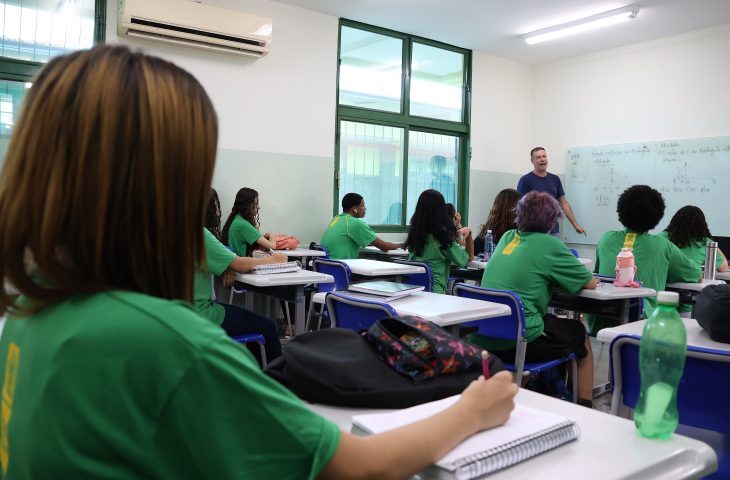 Publicado decreto e lei que reajustam salário de professores de MS