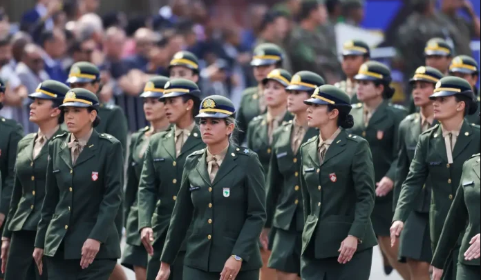 Sete mil mulheres se alistam no serviço militar em 2 dias
