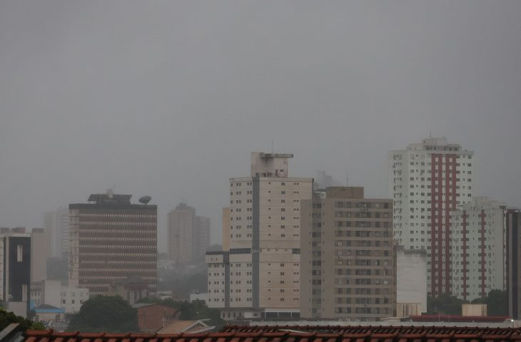 Terça-feira será marcada por tempo chuvoso e temperatura amena em Dourados