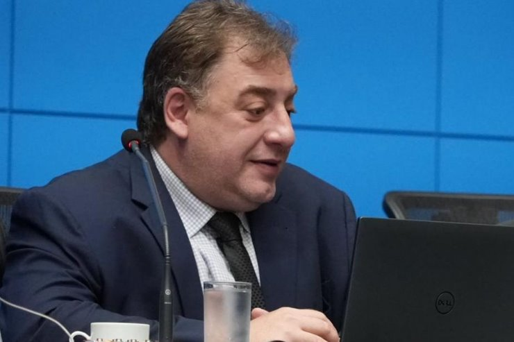 Temos que reconhecer o trabalho dos professores, sejam concursados ou convocados, diz Neno Razuk sobre reajuste de 34%