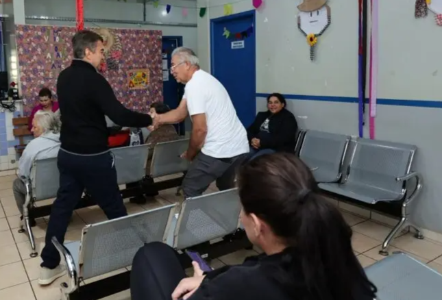 Prefeito vistoria Unidade de Saúde do BNH 4º Plano e anuncia melhorias na estrutura