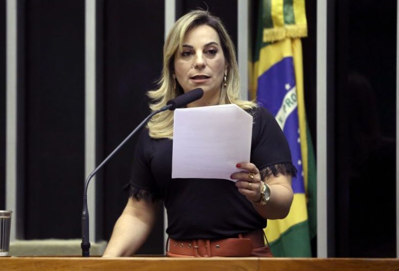 Projeto autoriza mudança do nome dos recém-nascidos até 45 dias após registro