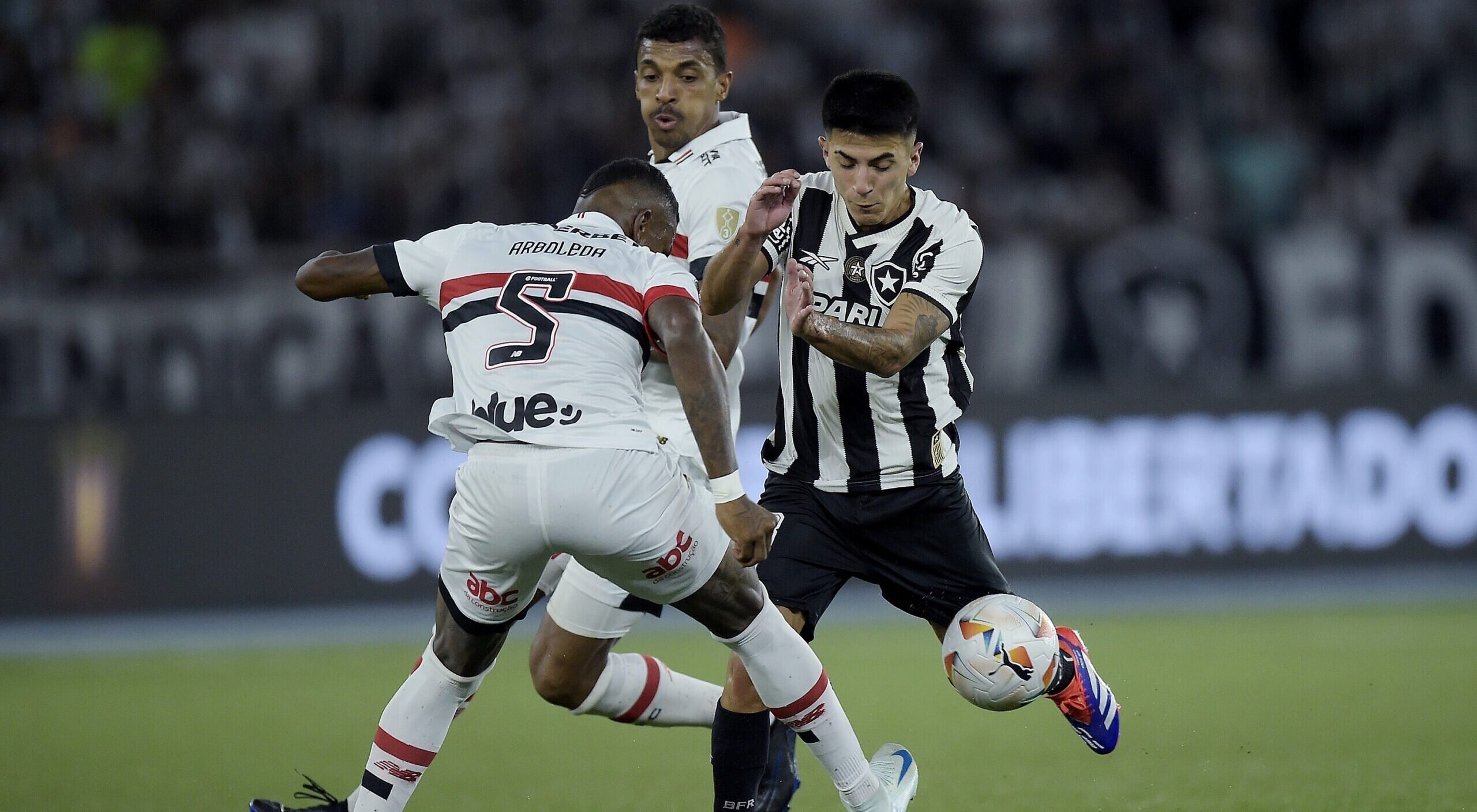 São Paulo precisa vencer Botafogo pela Libertadores para avançar às semifinais