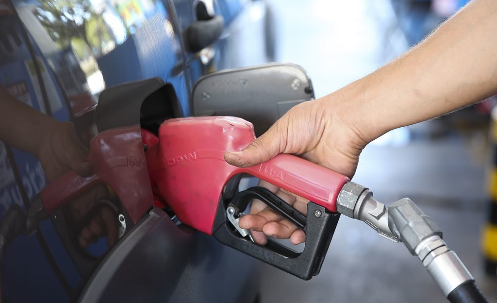 Gasolina da Petrobras fica mais barata nas refinarias nesta sexta