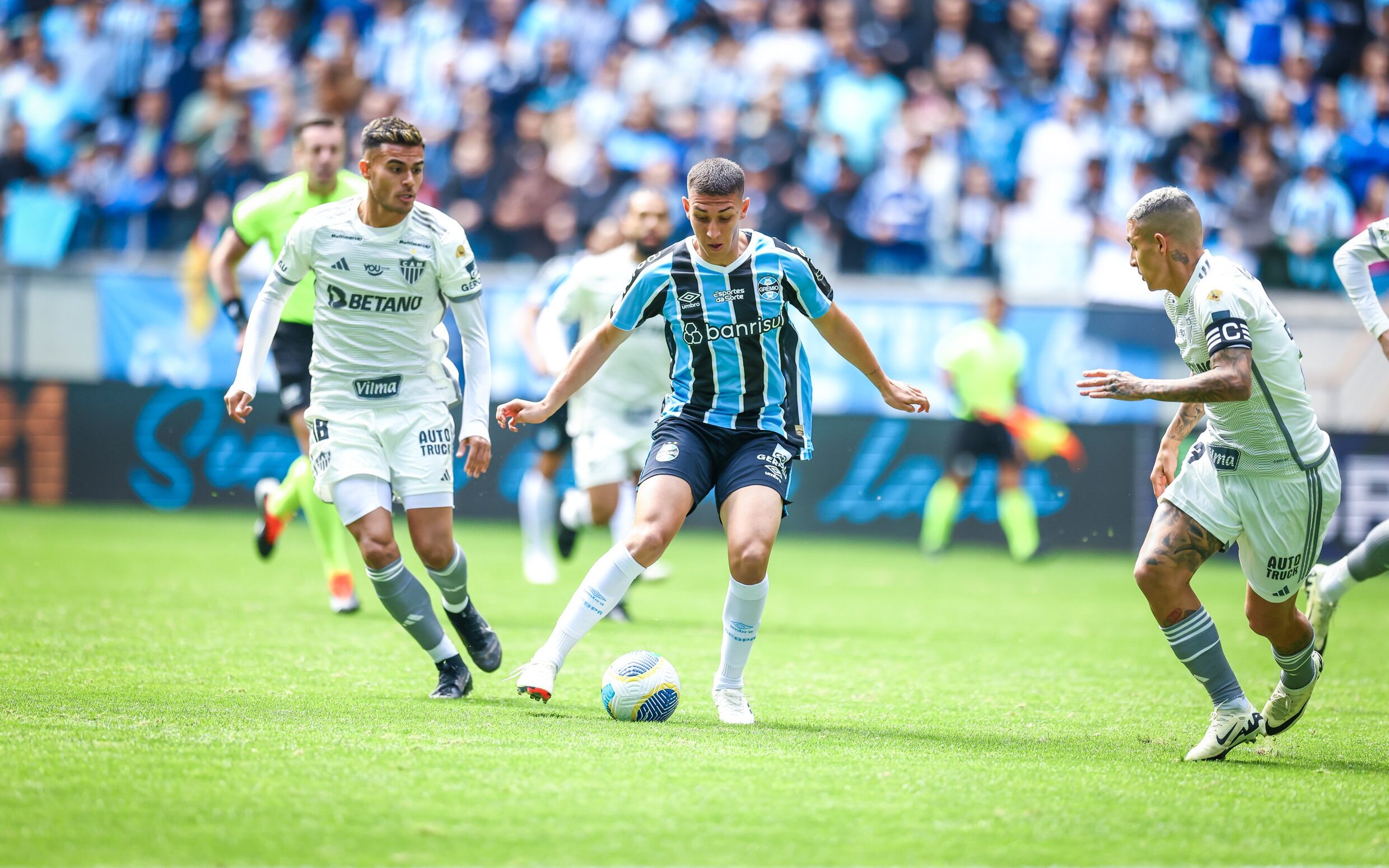Com a cabeça nas Copas, Atlético-MG enfrenta o Grêmio em jogo atrasado do Brasileirão