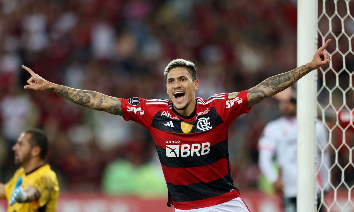 Com dois gols de Pedro, Flamengo vence a primeira na Libertadores 2023