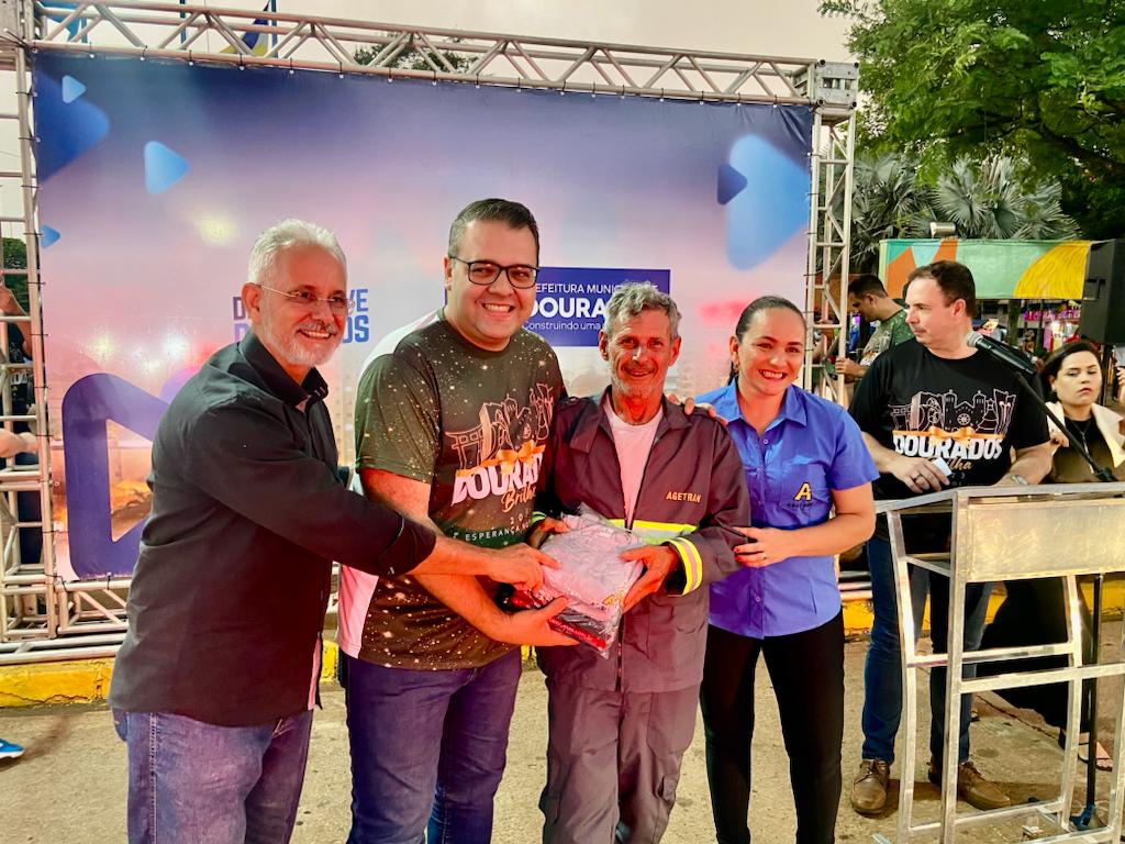 Prefeitura entrega 24 novos veículos e renova frota para prestar melhor atendimento ao cidadão