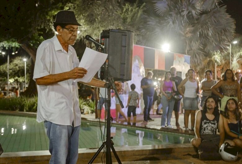 Escritor Ilson Venâncio é homenageado no Festop