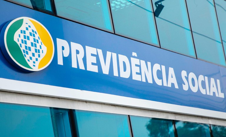 Presidente do INSS diz que cidadão não precisará mais sair de casa para fazer prova de vida