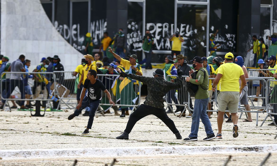 Manifestantes invadiram Congresso, Palácio do Planalto e STF