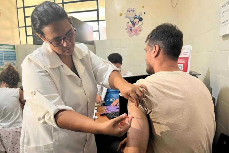 Vacinação contra dengue pode ser feita em três pontos neste sábado
