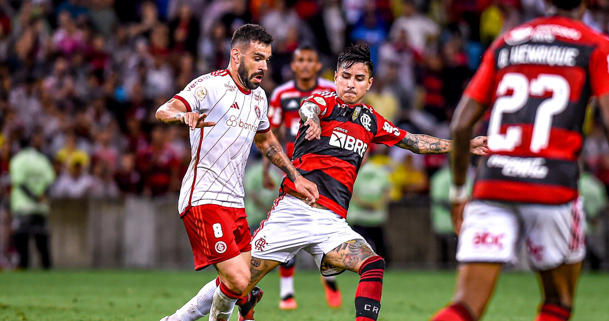 Internacional e Flamengo se enfrentam em jogo adiado que pode mudar configuração do G-4