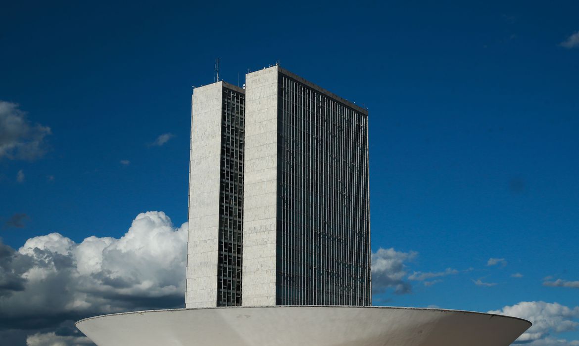 Câmara conclui votação de projeto que regulamenta ensino domiciliar