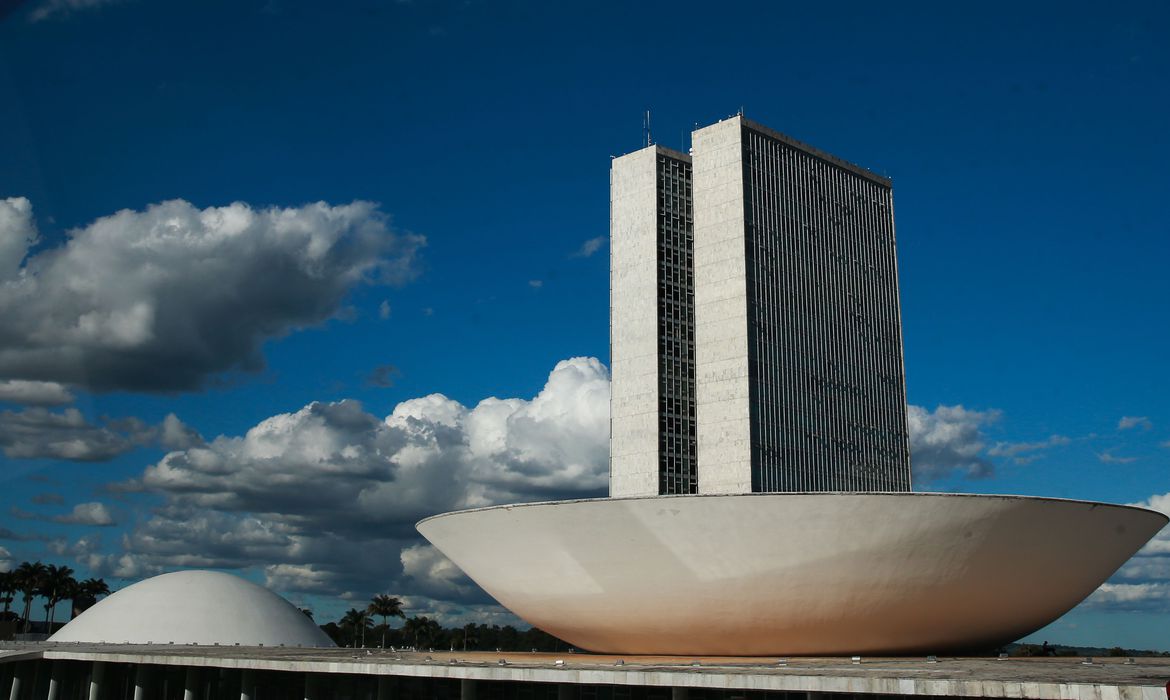 Câmara aprova suspensão de metas de prestadores de serviço do SUS
