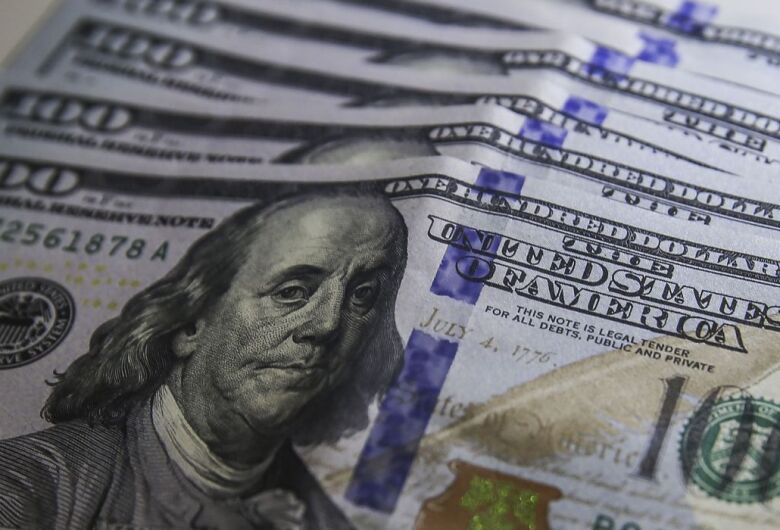 Dólar aproxima-se de R$ 4,80, apesar de bom humor externo