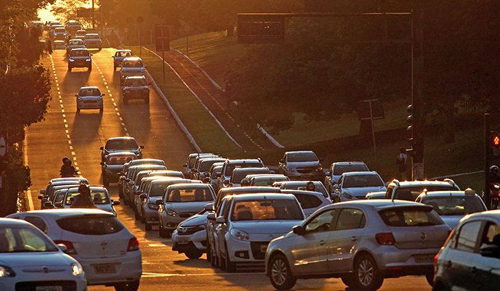 Julho é mês de licenciamento de veículos placas 5 e 6; confira o calendário