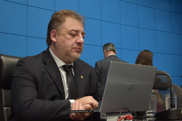 Neno Razuk apresenta projeto de Lei para punir vazamento de dados em hospitais de MS