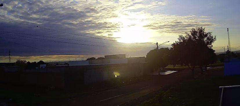 Janeiro se despede sol e algumas nuvens e chances de chuva em Dourados