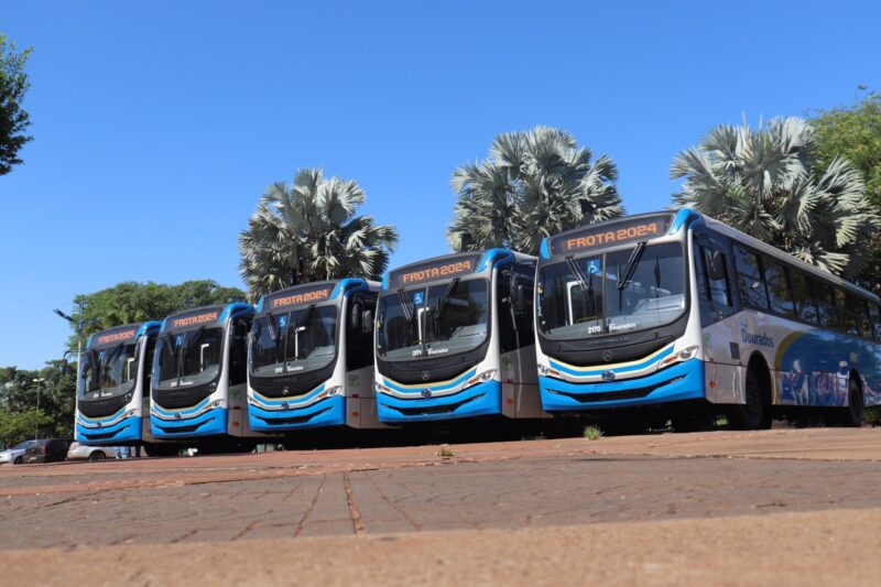 Prefeitura entrega cinco novos ônibus para o transporte público de Dourados