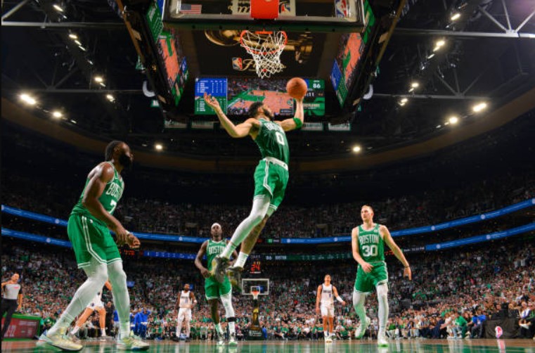 Celtics vencem Dallas (106-88) no Jogo 5 e conquistam seu 18º título da NBA