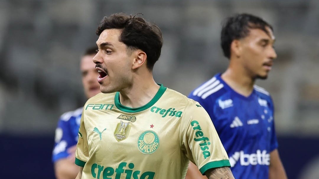 Estêvão leva Palmeiras à virada sobre o Cruzeiro e mantém vivo o sonho do tri no Brasileirão