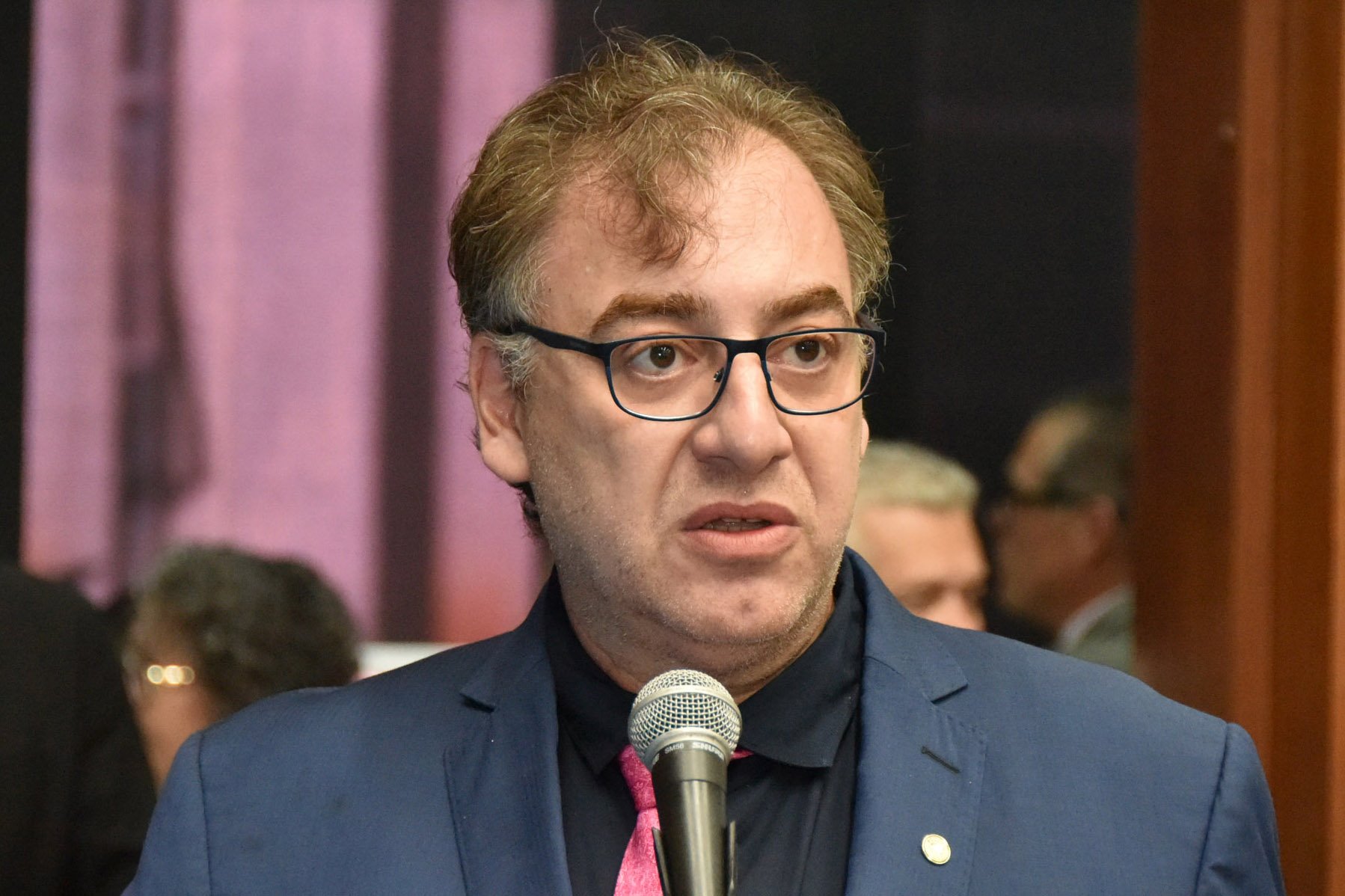 PL de Neno Razuk prevê multa e suspensão de funcionamento de escolas que negarem matrículas de crianças com deficiência