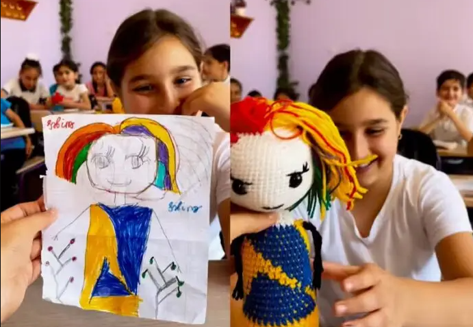 Professora transforma desenhos de alunos em bonecos de amigurumi e encanta