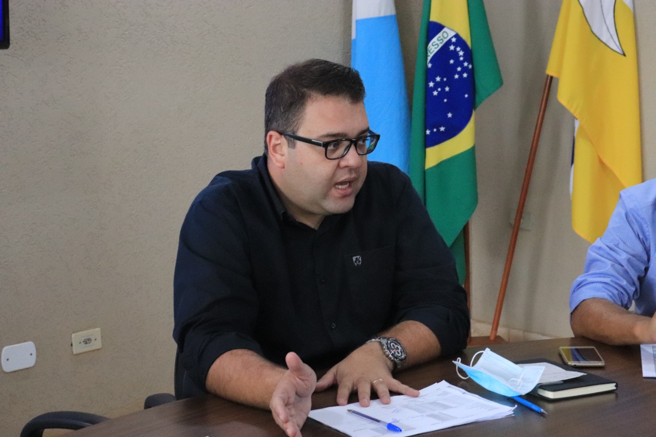 Prefeitura vai reajustar salário dos servidores em 20% nos próximos quatro anos