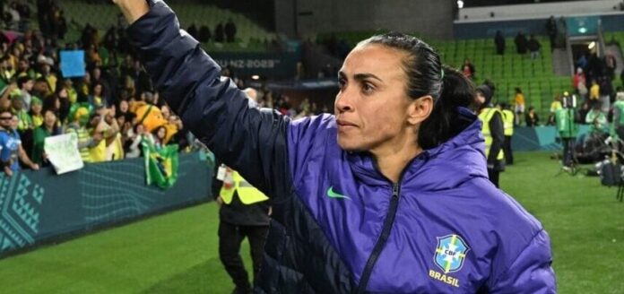 Marta pretende jogar por ao menos mais 2 anos e acha possível defender o Corinthians