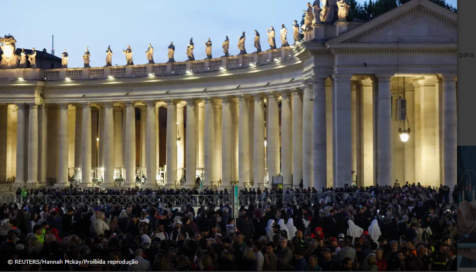 Conclave: Vaticano tem fumaça preta após nova votação do conclave