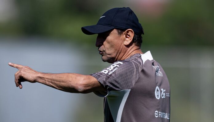 Ramón Díaz elogia Corinthians comprometido em ‘partida extraordinária’, mas pede reforços