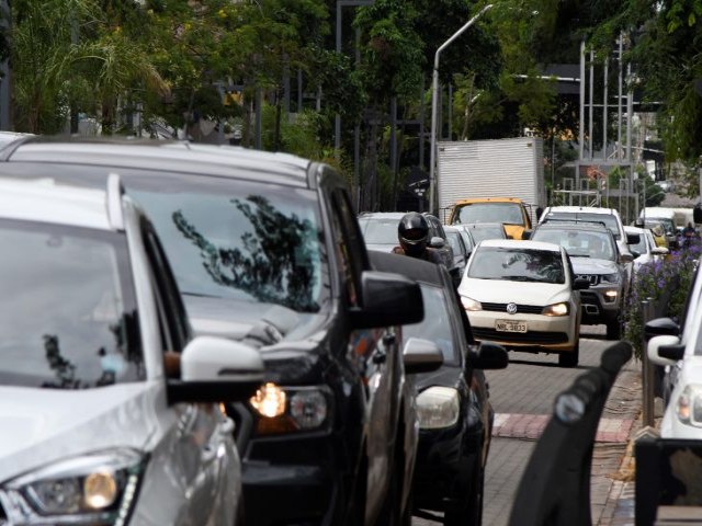 Licenciamento dos veículos com placa final 4 e 5 vence em junho