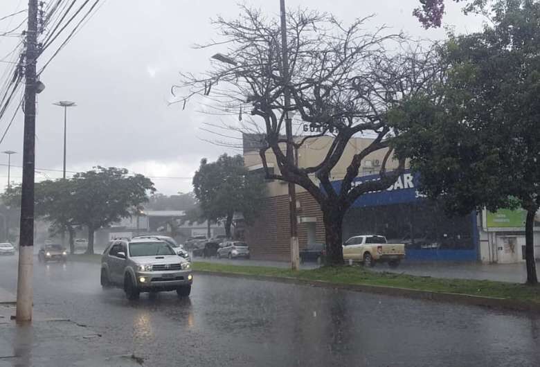 Inmet emite alerta para chuvas intensas e previsão aponta calorão para Dourados