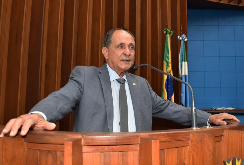 Zé Teixeira solicita asfalto para Caarapó e Caracol