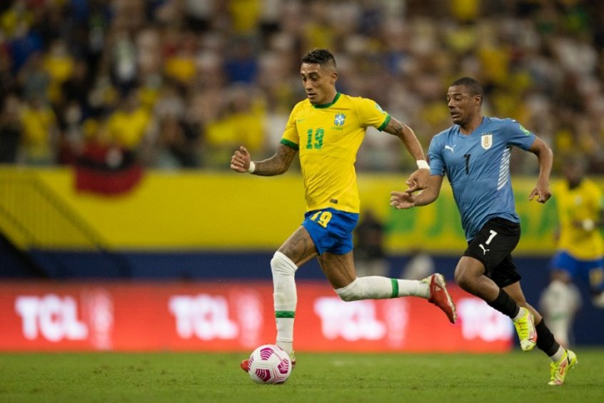 De 'famoso quem' a titular absoluto, Raphinha aproveita início meteórico pela Seleção Brasileira